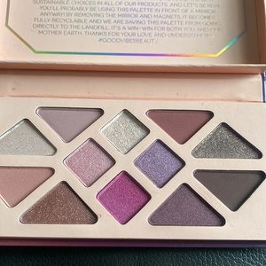 🆕 NWT brand new in box ATHR beauty eyeshadow palette